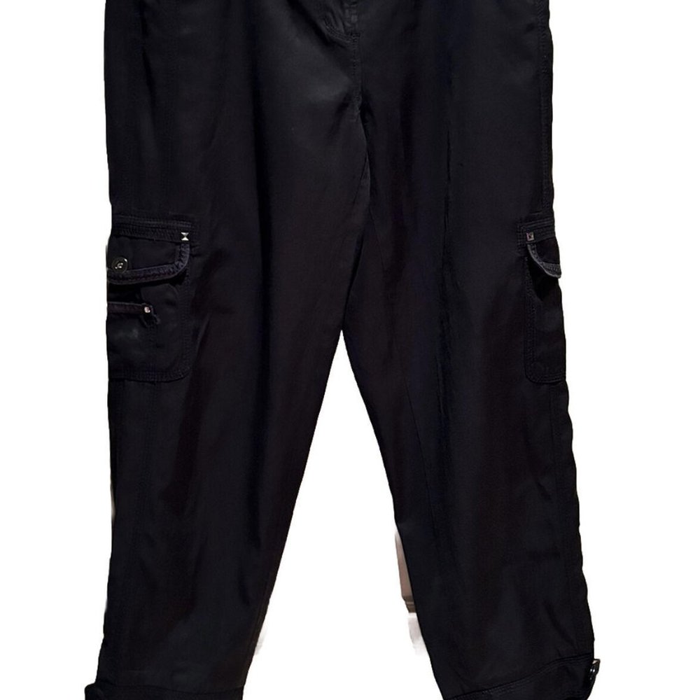 WHBM- Size 6 Black Cropped Cargo Pants EUC